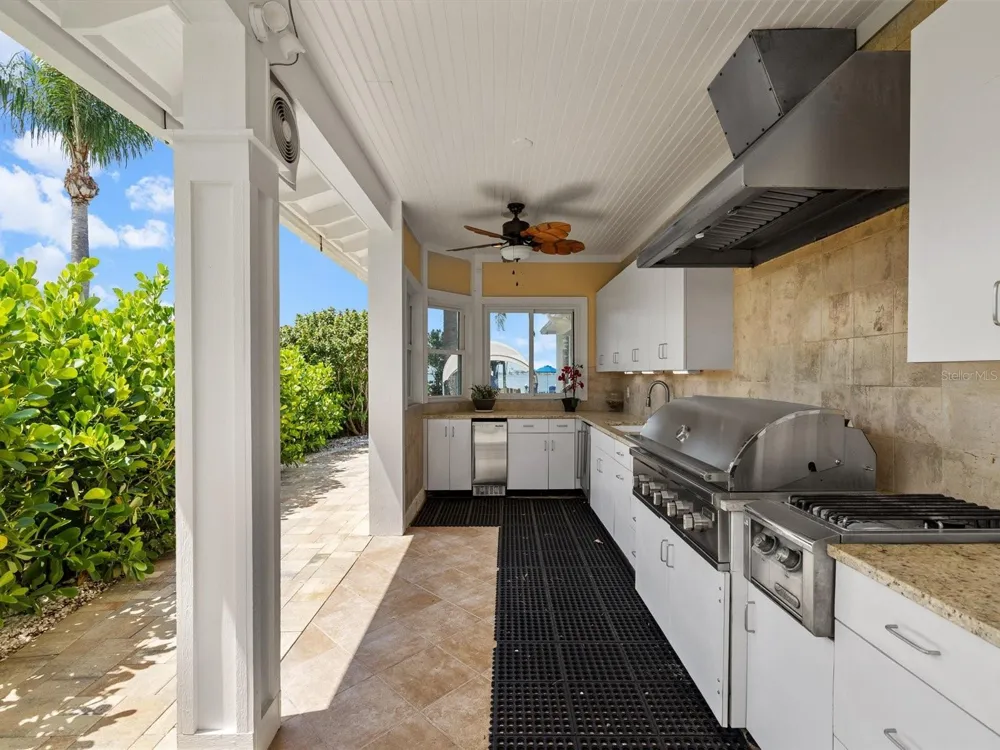 1828 VENETIAN POINT DRIVE Clearwater, FL 33755