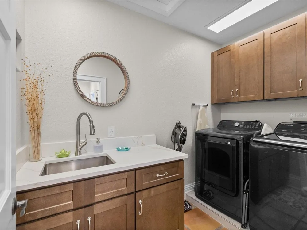 1828 VENETIAN POINT DRIVE Clearwater, FL 33755