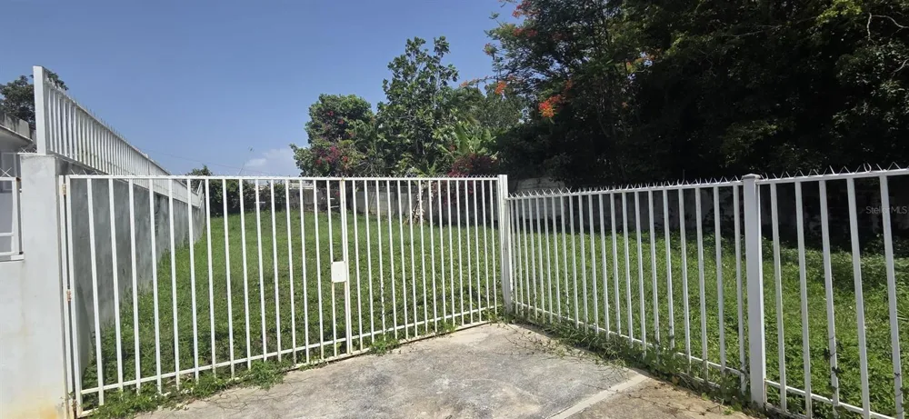 calle 4 E-19 EXT SANTA  ANA Vega Alta, PR 00692