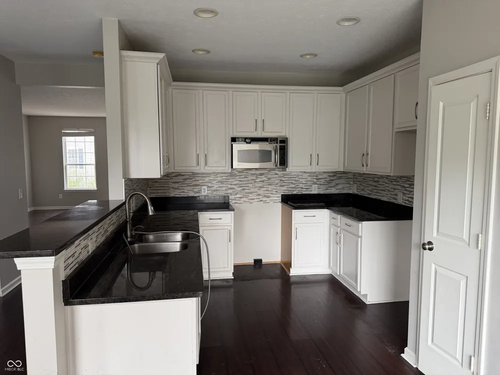 9461 Tanhurst Drive Indianapolis, IN 46250