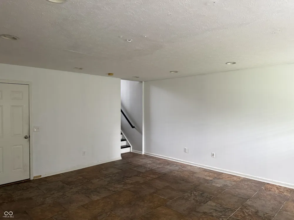 9461 Tanhurst Drive Indianapolis, IN 46250