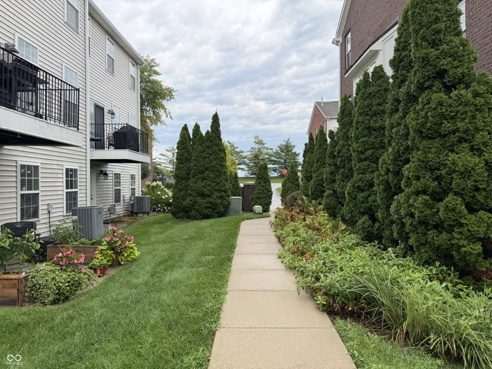 9461 Tanhurst Drive Indianapolis, IN 46250