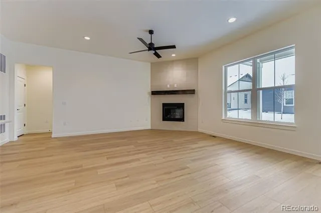 8942 S Riviera Way Aurora, CO 80016