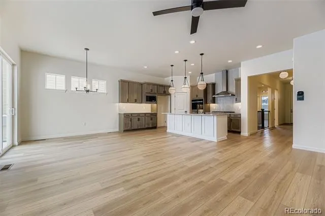 8942 S Riviera Way Aurora, CO 80016