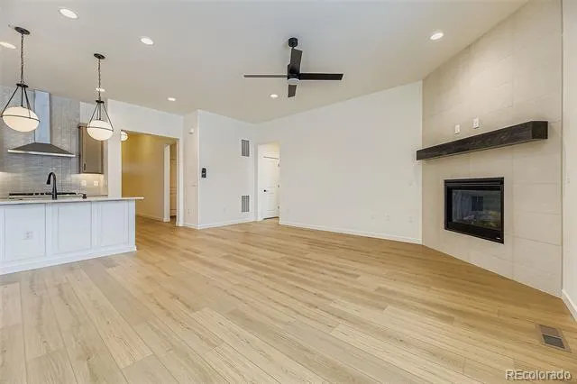 8942 S Riviera Way Aurora, CO 80016