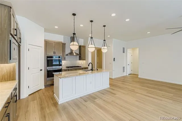 8942 S Riviera Way Aurora, CO 80016