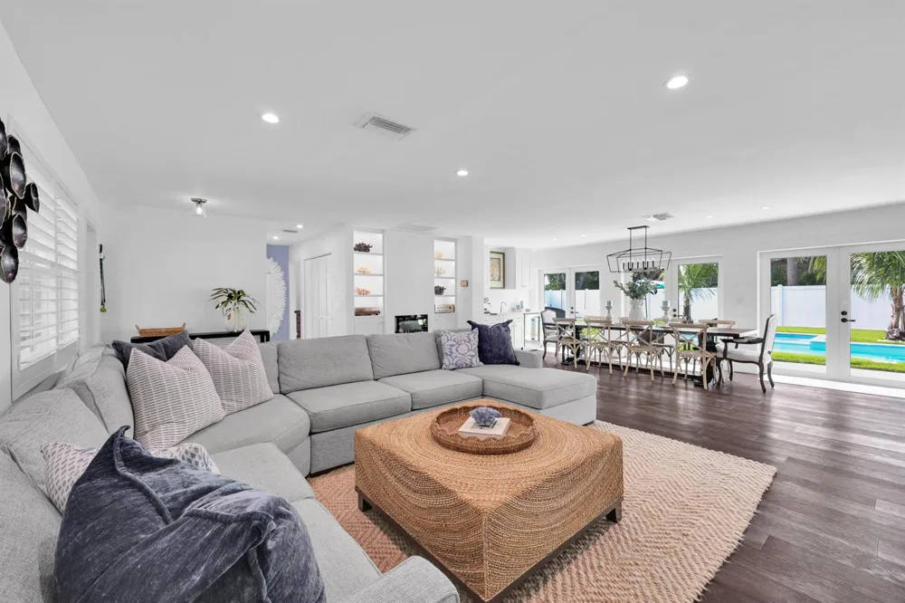 8 WINDSOR ROAD W Jupiter, FL 33469