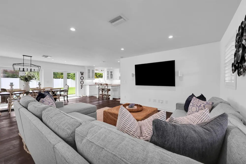 8 WINDSOR ROAD W Jupiter, FL 33469