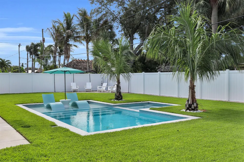 8 WINDSOR ROAD W Jupiter, FL 33469