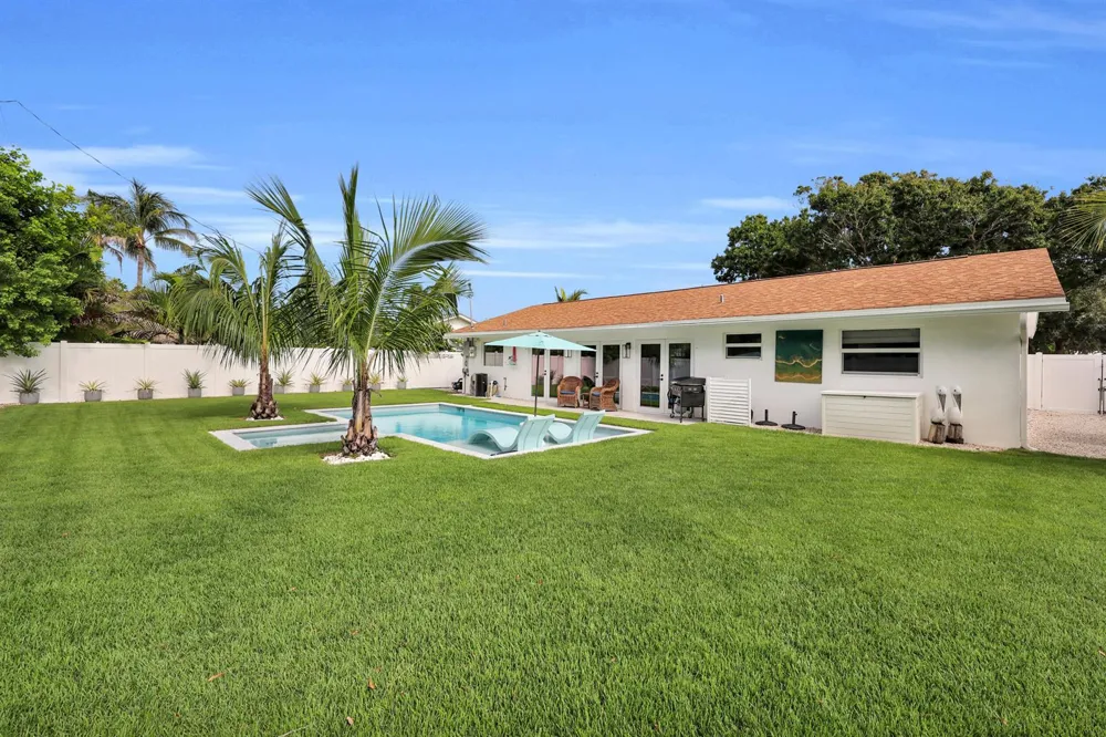 8 WINDSOR ROAD W Jupiter, FL 33469