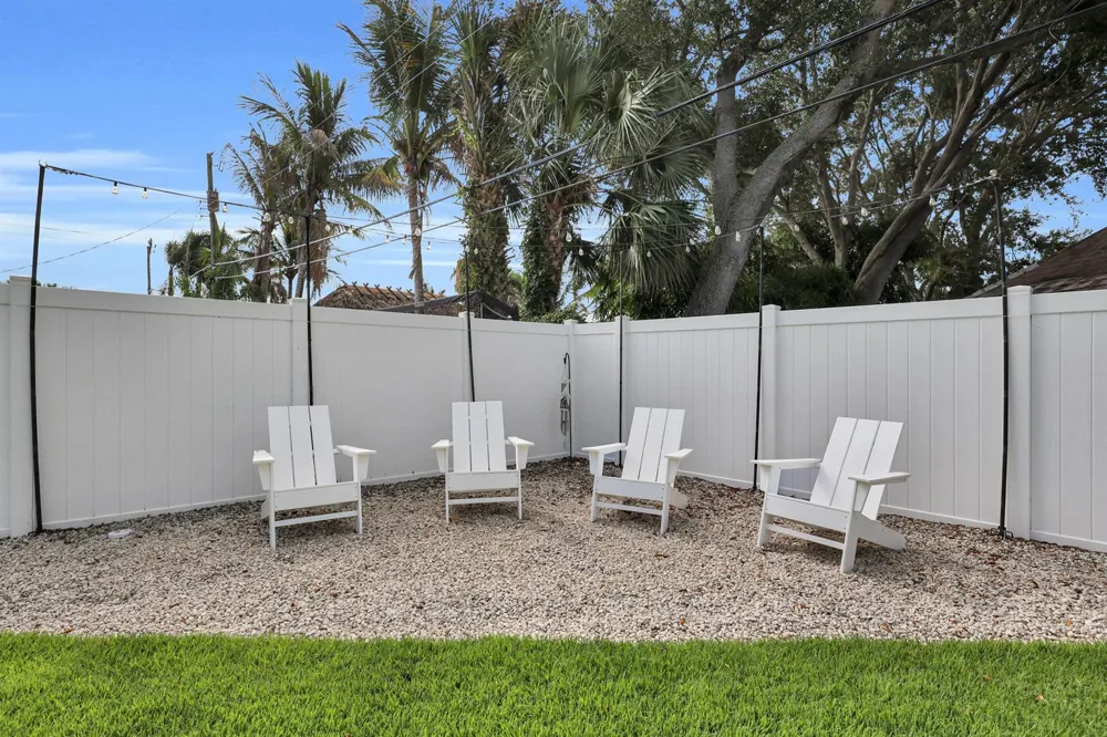 8 WINDSOR ROAD W Jupiter, FL 33469