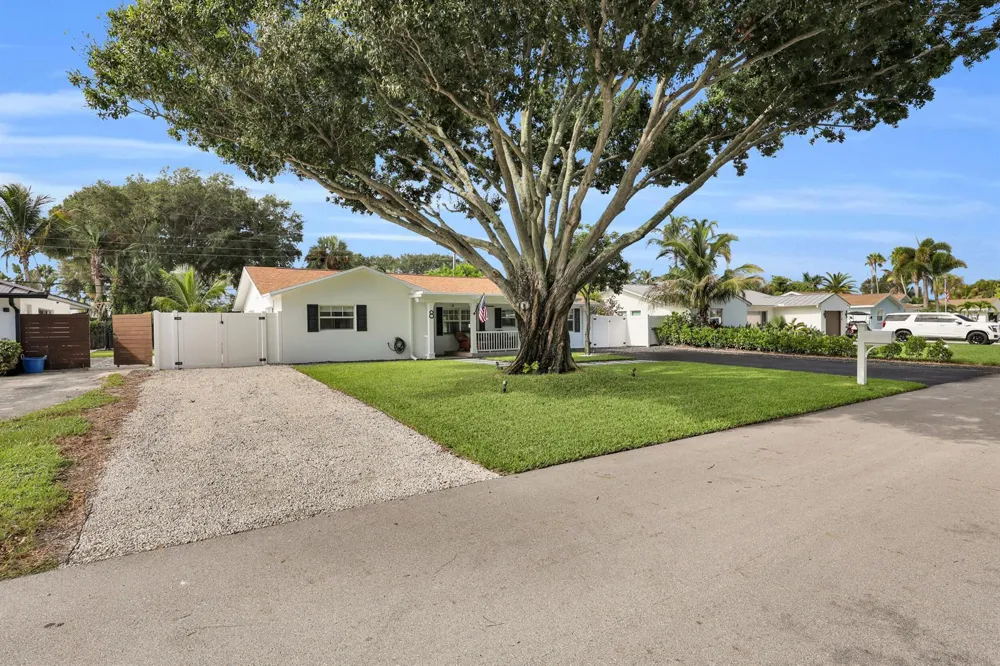 8 WINDSOR ROAD W Jupiter, FL 33469