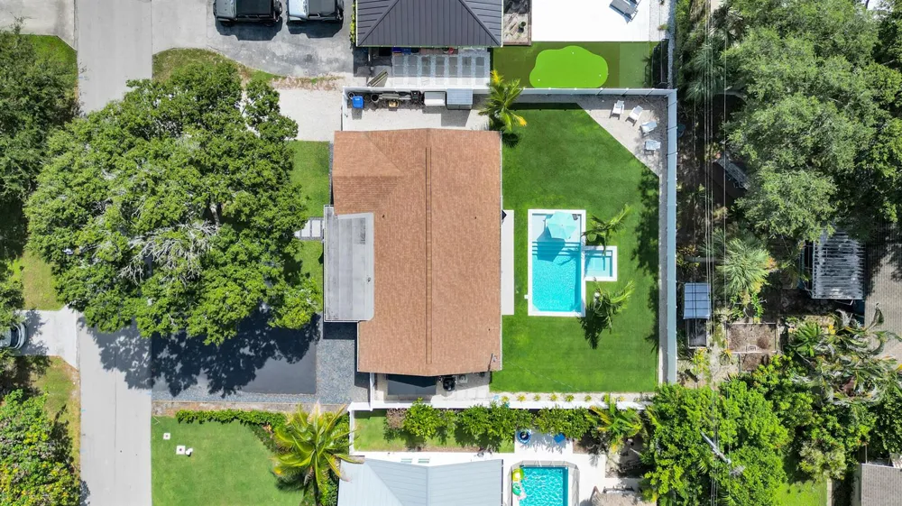 8 WINDSOR ROAD W Jupiter, FL 33469