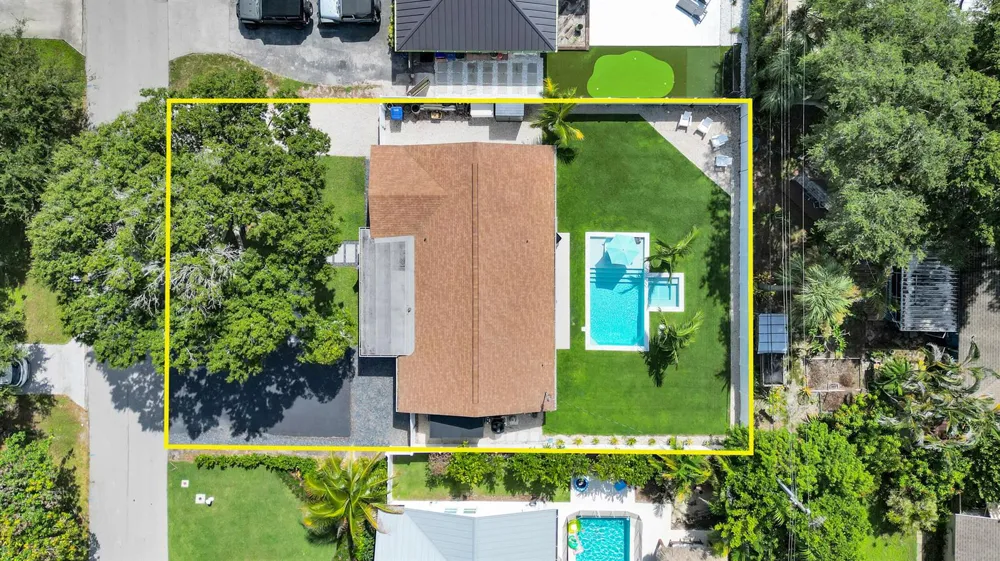 8 WINDSOR ROAD W Jupiter, FL 33469