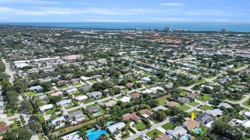 8 WINDSOR ROAD W Jupiter, FL 33469