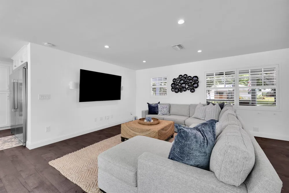 8 WINDSOR ROAD W Jupiter, FL 33469