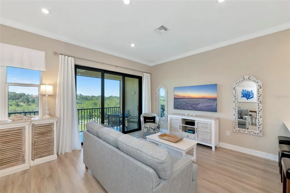 5589 CANNES CIRCLE #4-102 Sarasota, FL 34231