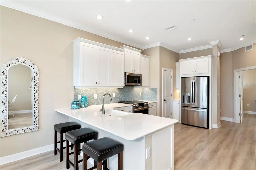 5589 CANNES CIRCLE #4-102 Sarasota, FL 34231