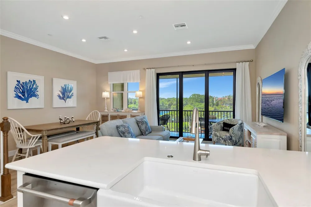 5589 CANNES CIRCLE #4-102 Sarasota, FL 34231