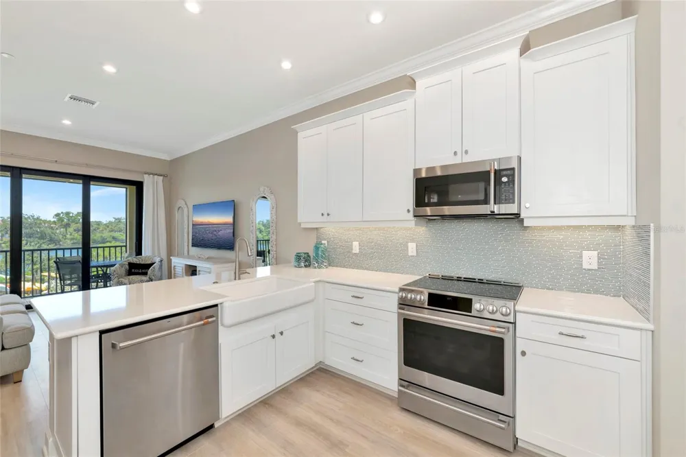 5589 CANNES CIRCLE #4-102 Sarasota, FL 34231