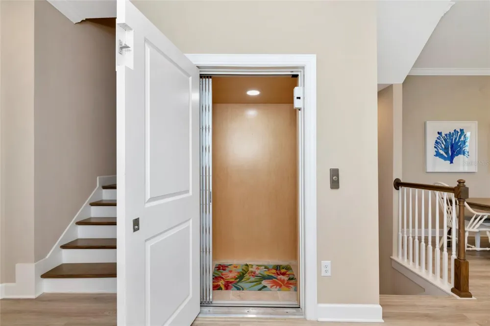 5589 CANNES CIRCLE #4-102 Sarasota, FL 34231