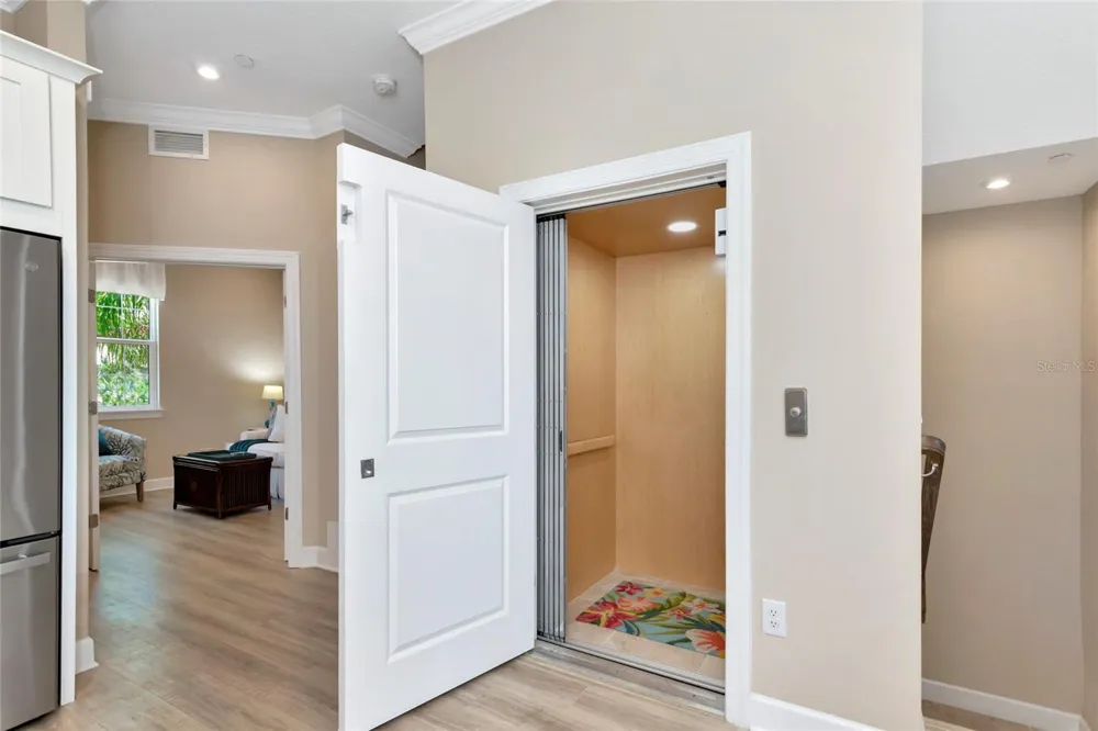 5589 CANNES CIRCLE #4-102 Sarasota, FL 34231