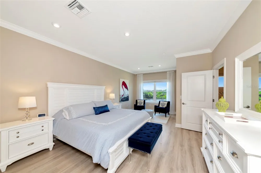 5589 CANNES CIRCLE #4-102 Sarasota, FL 34231