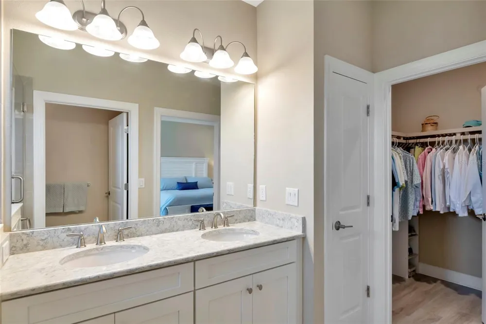 5589 CANNES CIRCLE #4-102 Sarasota, FL 34231