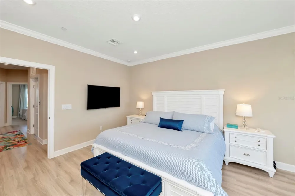 5589 CANNES CIRCLE #4-102 Sarasota, FL 34231