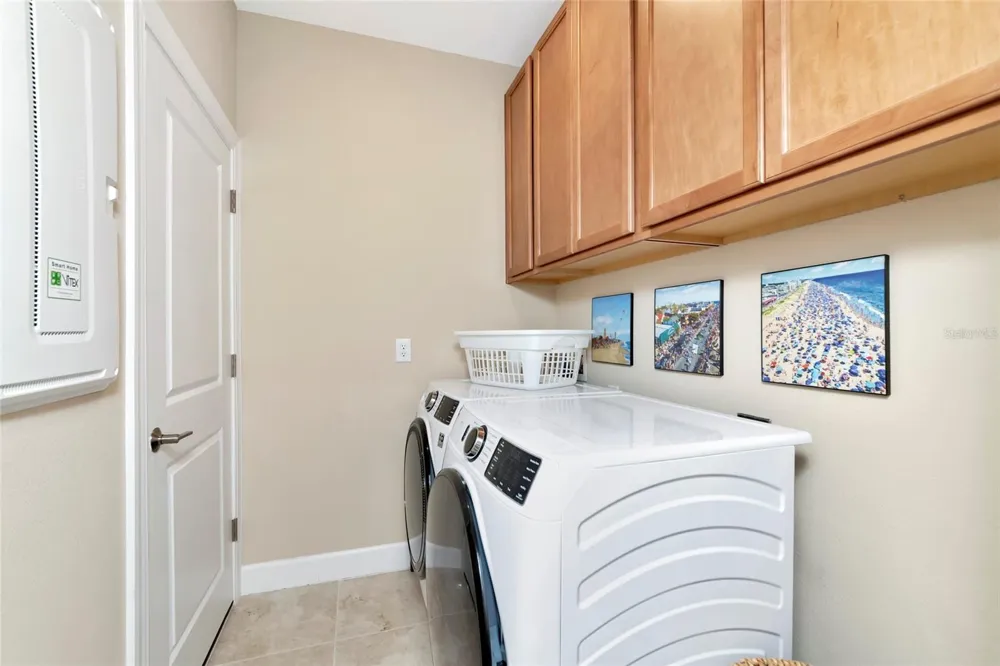 5589 CANNES CIRCLE #4-102 Sarasota, FL 34231