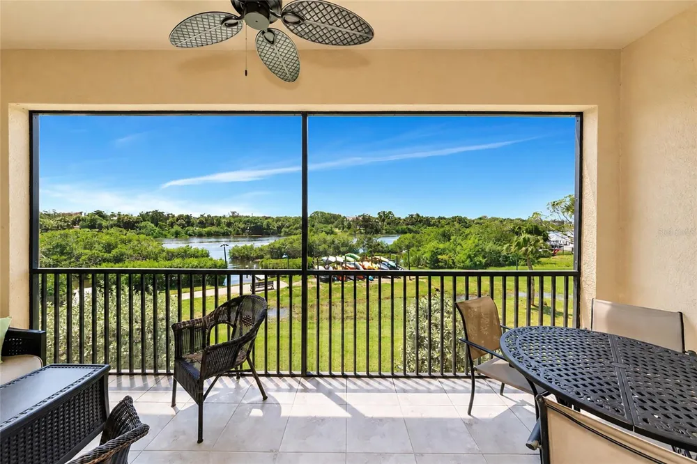 5589 CANNES CIRCLE #4-102 Sarasota, FL 34231