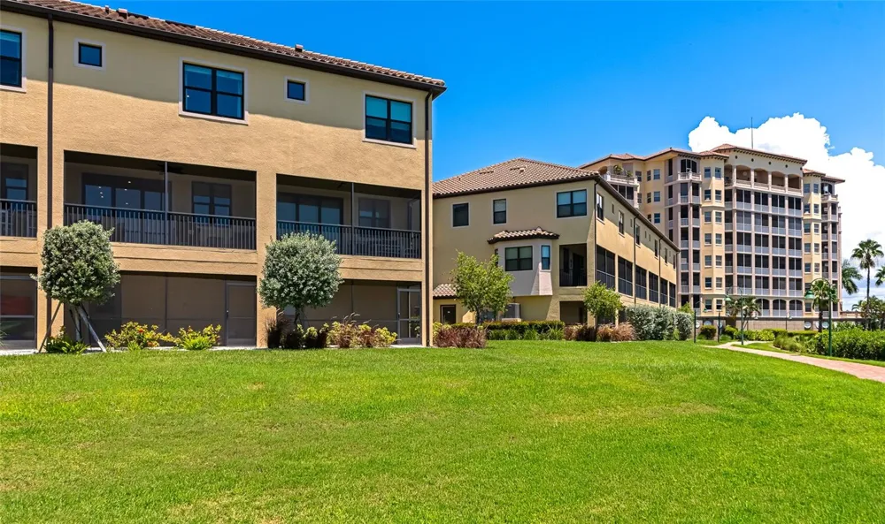 5589 CANNES CIRCLE #4-102 Sarasota, FL 34231