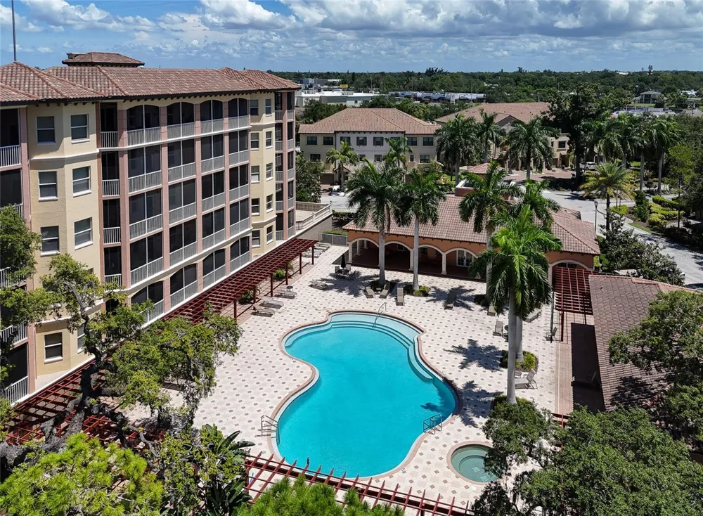 5589 CANNES CIRCLE #4-102 Sarasota, FL 34231