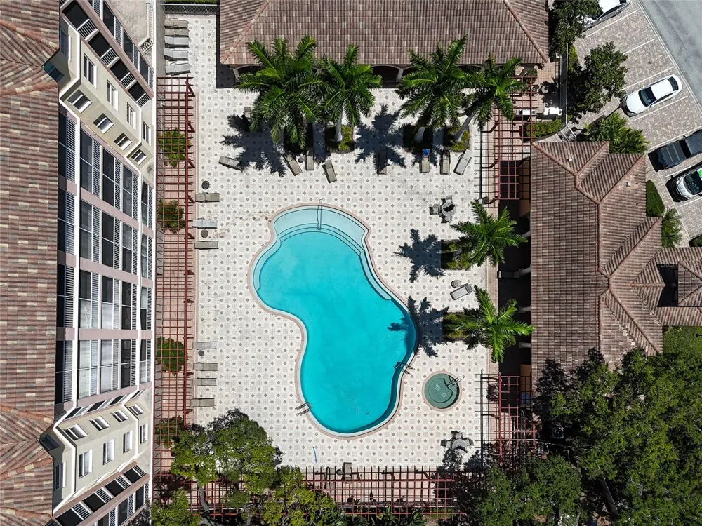 5589 CANNES CIRCLE #4-102 Sarasota, FL 34231