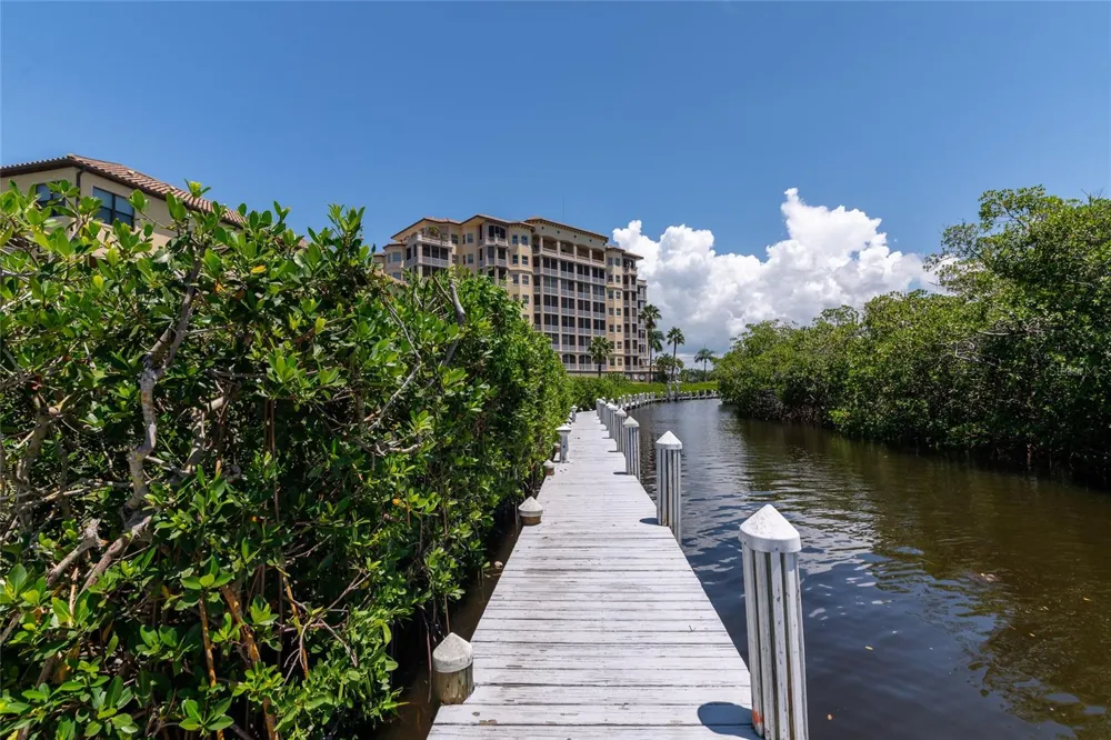 5589 CANNES CIRCLE #4-102 Sarasota, FL 34231