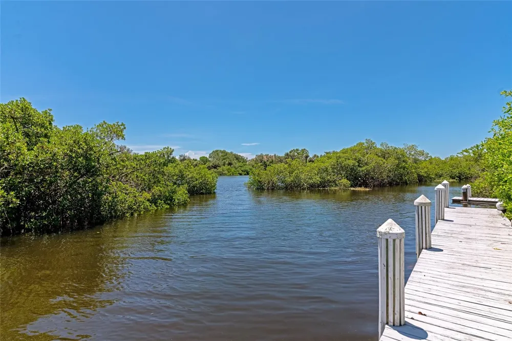5589 CANNES CIRCLE #4-102 Sarasota, FL 34231