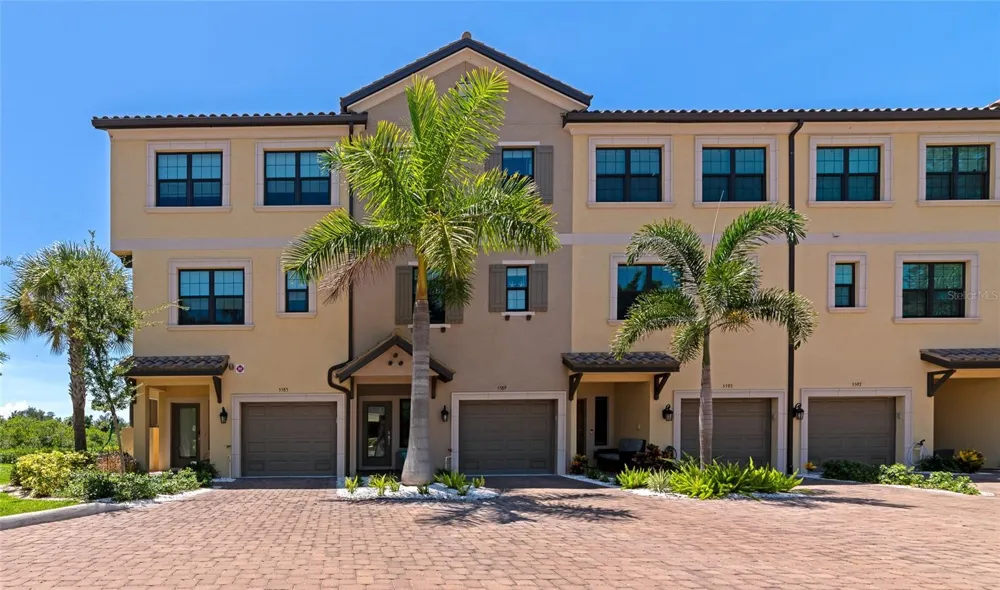 5589 CANNES CIRCLE #4-102 Sarasota, FL 34231