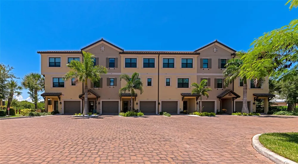 5589 CANNES CIRCLE #4-102 Sarasota, FL 34231
