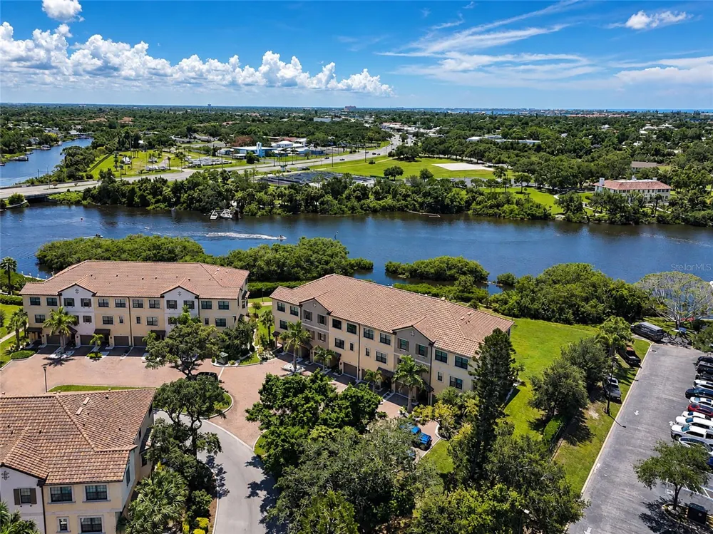 5589 CANNES CIRCLE #4-102 Sarasota, FL 34231