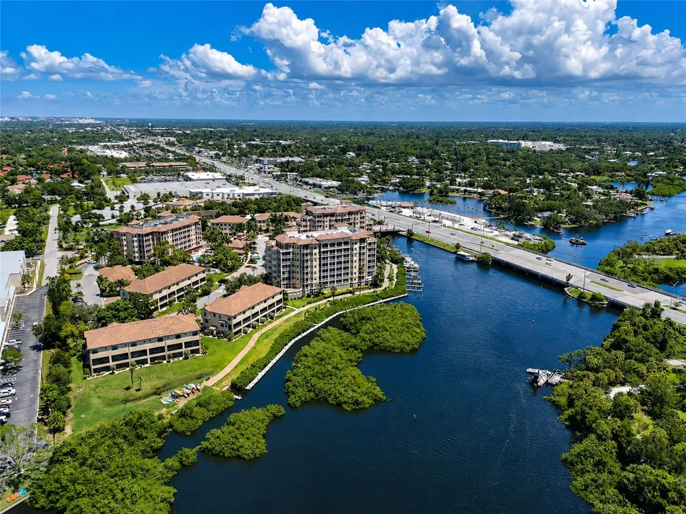 5589 CANNES CIRCLE #4-102 Sarasota, FL 34231