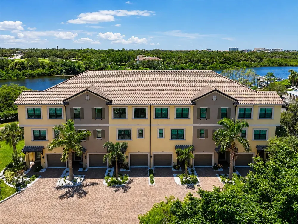 5589 CANNES CIRCLE #4-102 Sarasota, FL 34231