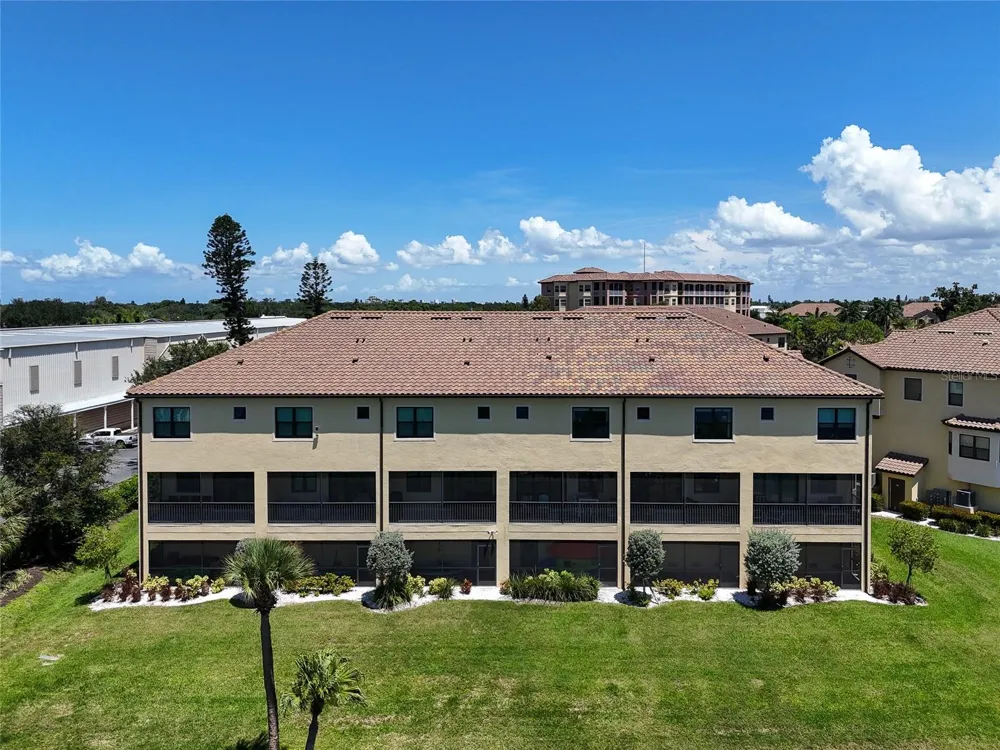 5589 CANNES CIRCLE #4-102 Sarasota, FL 34231