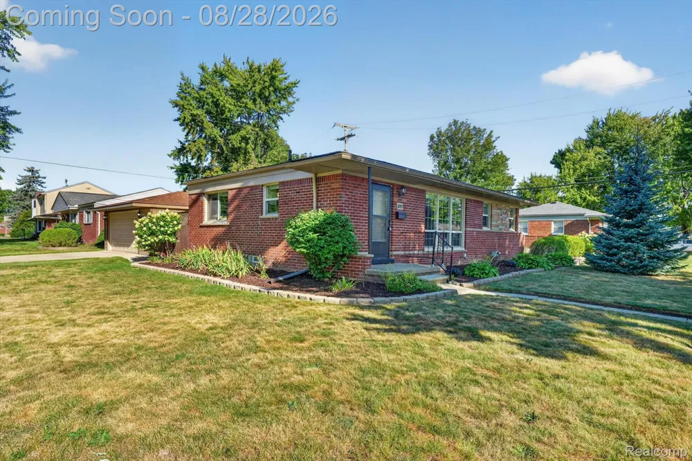 32115 Beacon Lane Fraser City, MI 48026
