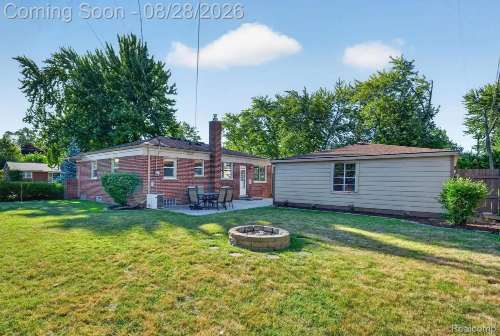 32115 Beacon Lane Fraser City, MI 48026