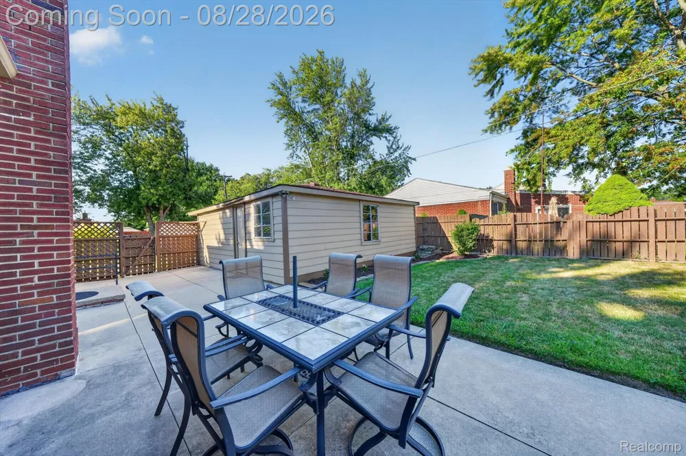 32115 Beacon Lane Fraser City, MI 48026