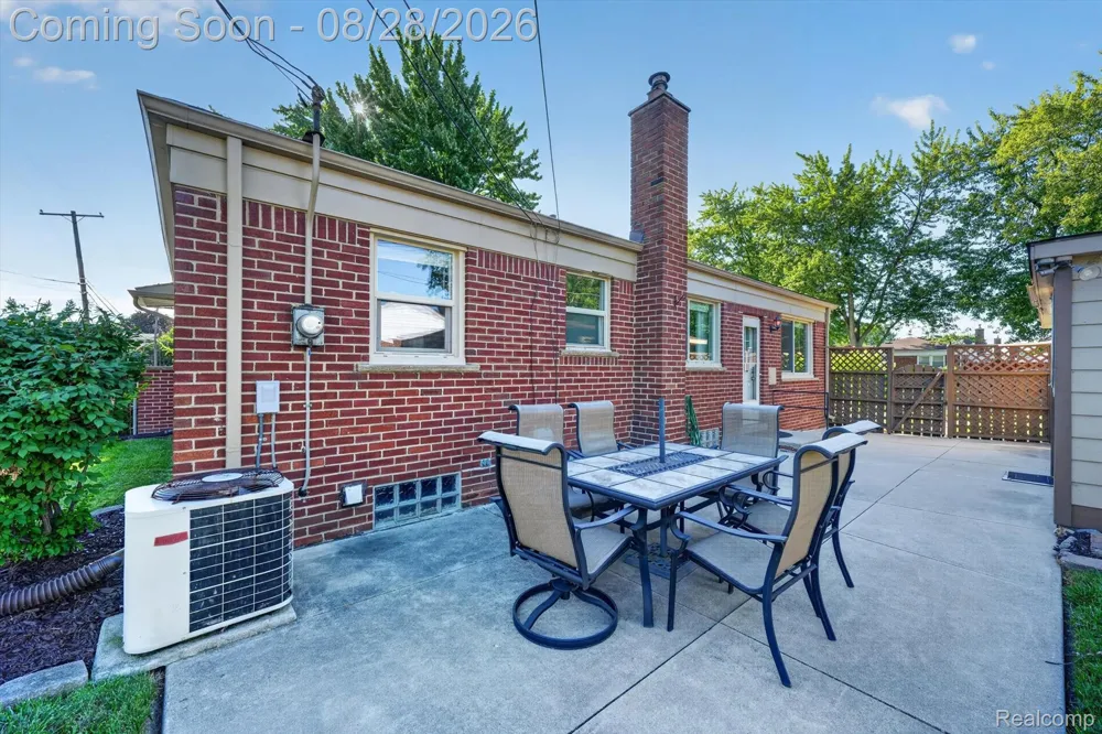 32115 Beacon Lane Fraser City, MI 48026