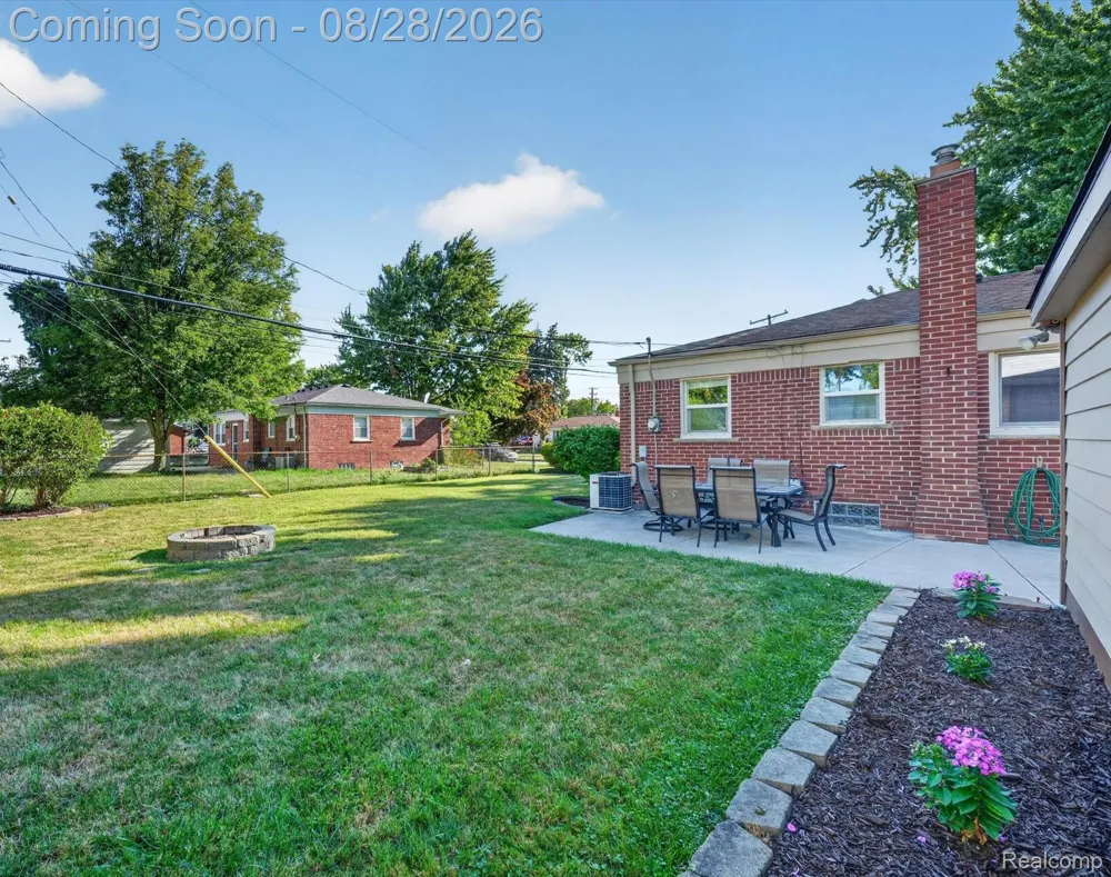 32115 Beacon Lane Fraser City, MI 48026