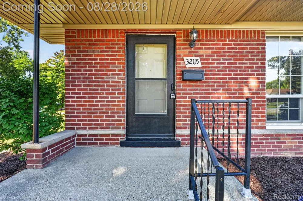 32115 Beacon Lane Fraser City, MI 48026