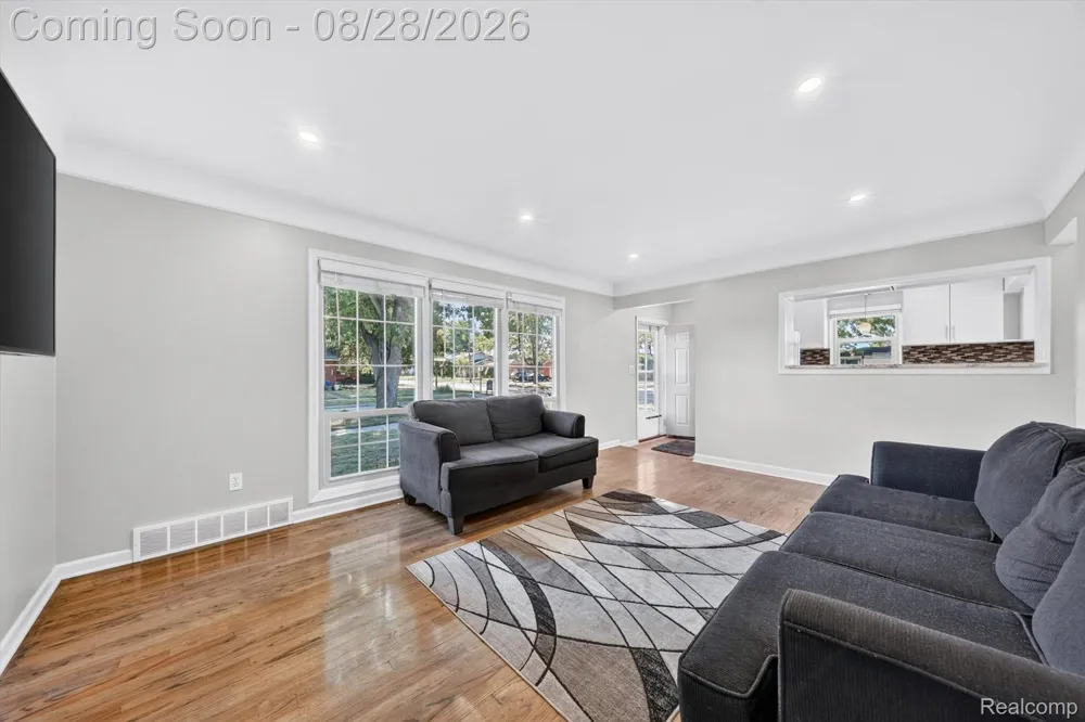 32115 Beacon Lane Fraser City, MI 48026