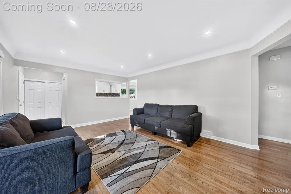 32115 Beacon Lane Fraser City, MI 48026